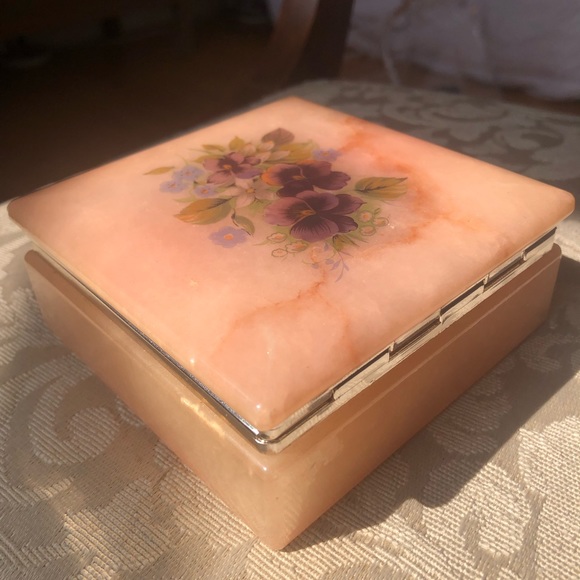 Alabaster Jewelry Box. Genuine Alabaster Stone. Vintage. Made in Italy. - Picture 11 of 13
